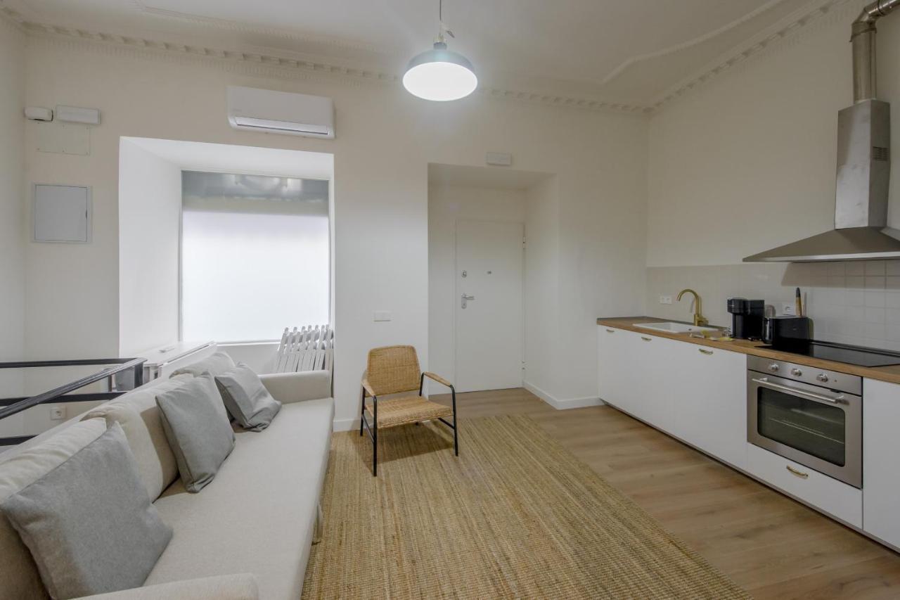 Modern Apt & Cool Interior Design En El Retiro Apartment Madrid Bagian luar foto