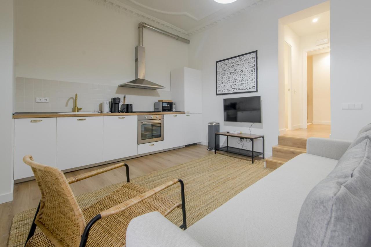 Modern Apt & Cool Interior Design En El Retiro Apartment Madrid Bagian luar foto