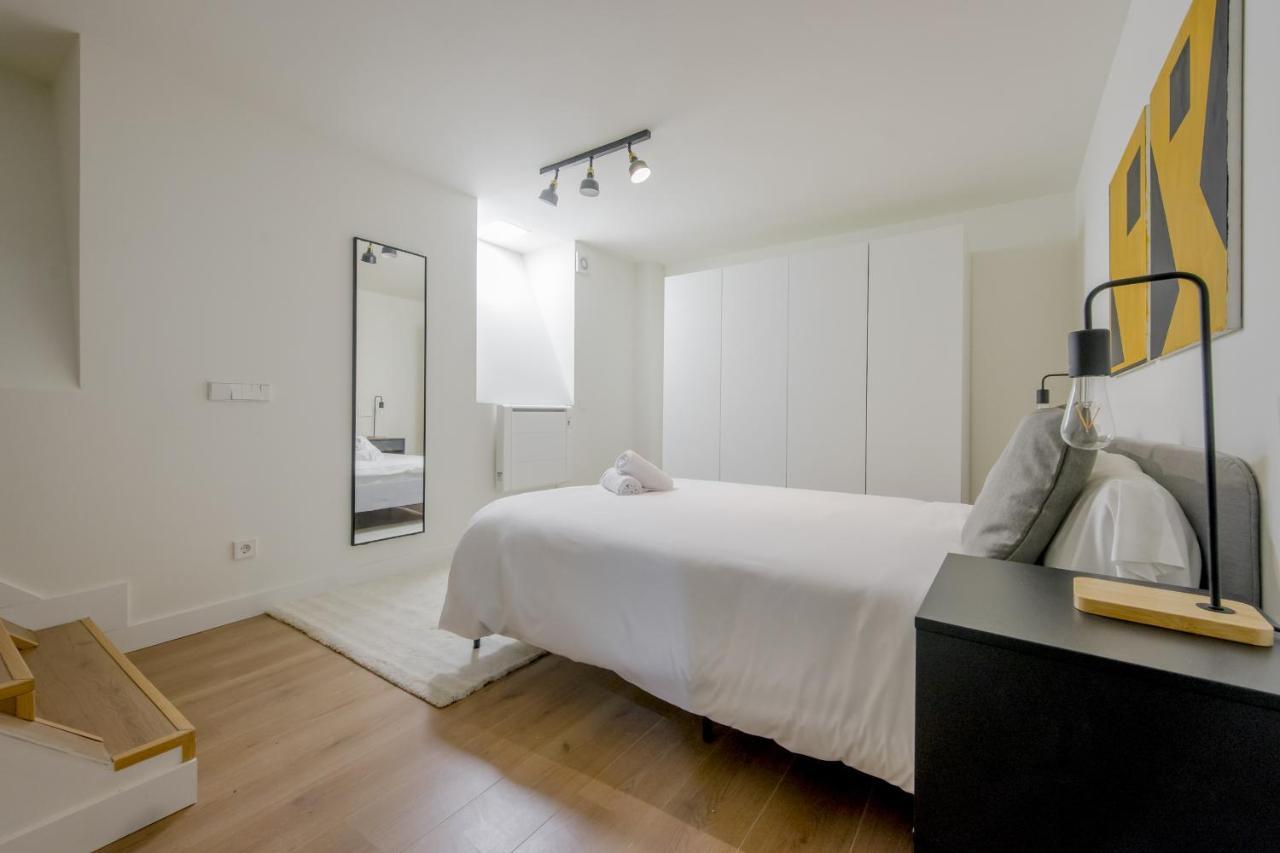 Modern Apt & Cool Interior Design En El Retiro Apartment Madrid Bagian luar foto