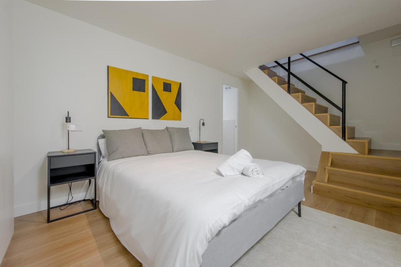 Modern Apt & Cool Interior Design En El Retiro Apartment Madrid Bagian luar foto