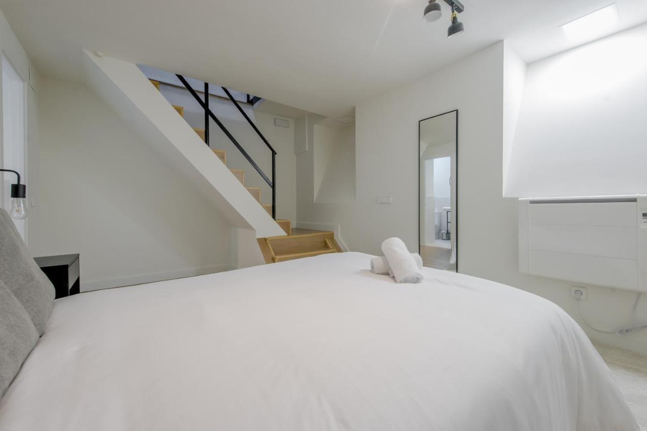 Modern Apt & Cool Interior Design En El Retiro Apartment Madrid Bagian luar foto